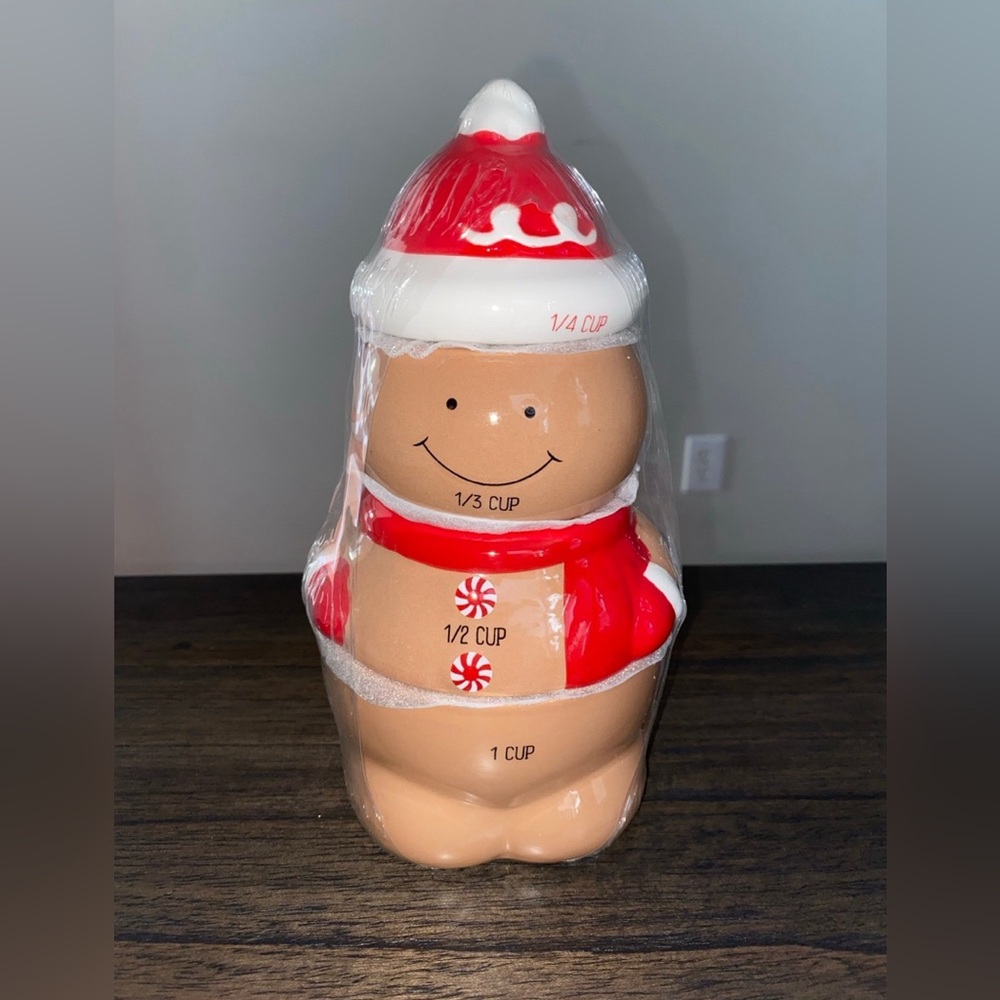 NWT Target Bullseye Gingerbread Man Measuring Cup set